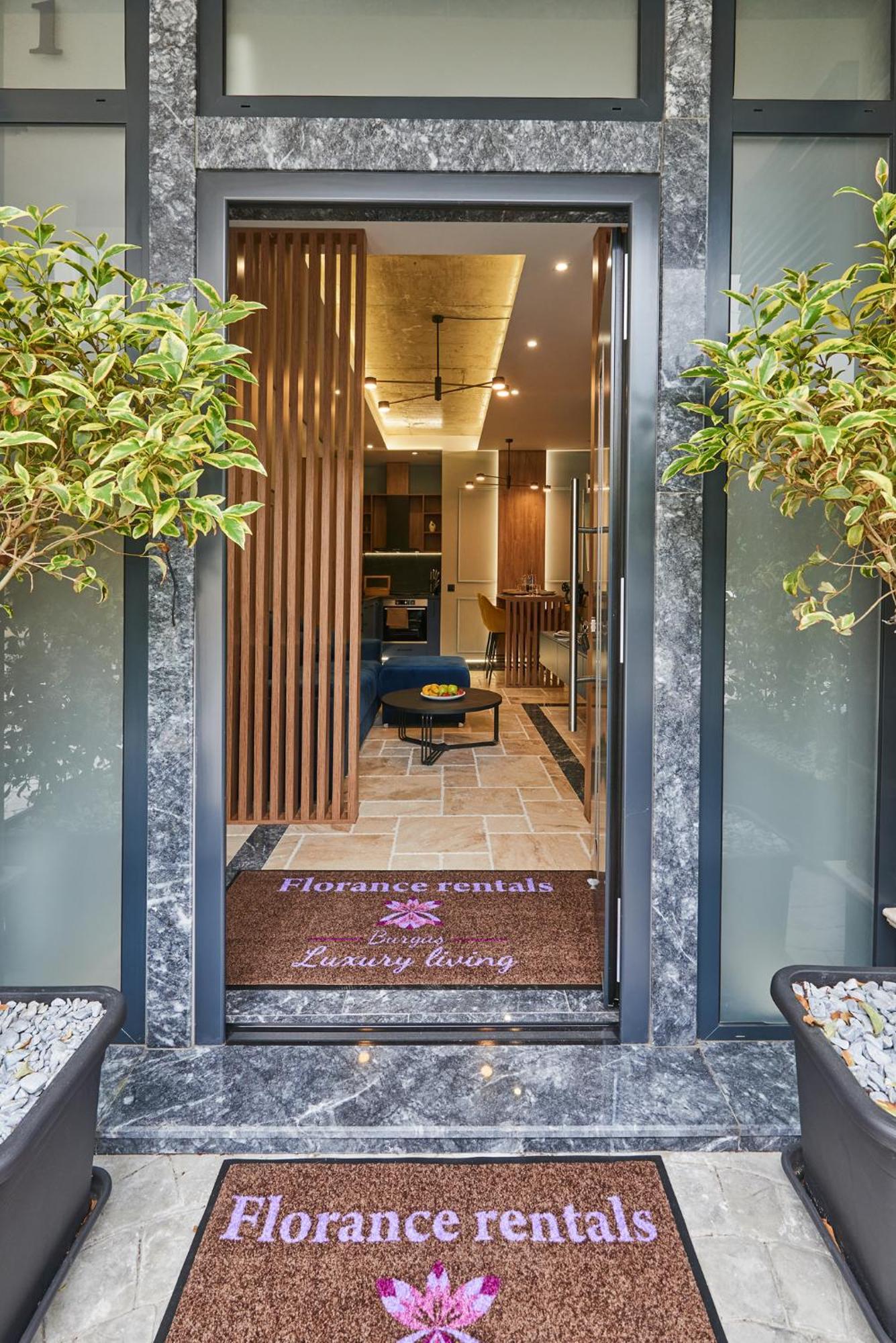 Florance Rentals Luxury Apartments In Burgas Bagian luar foto